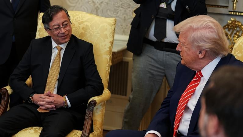 Gustavo Petro e Donald Trump em encontro na Casa Branca, nos Estados Unidos
