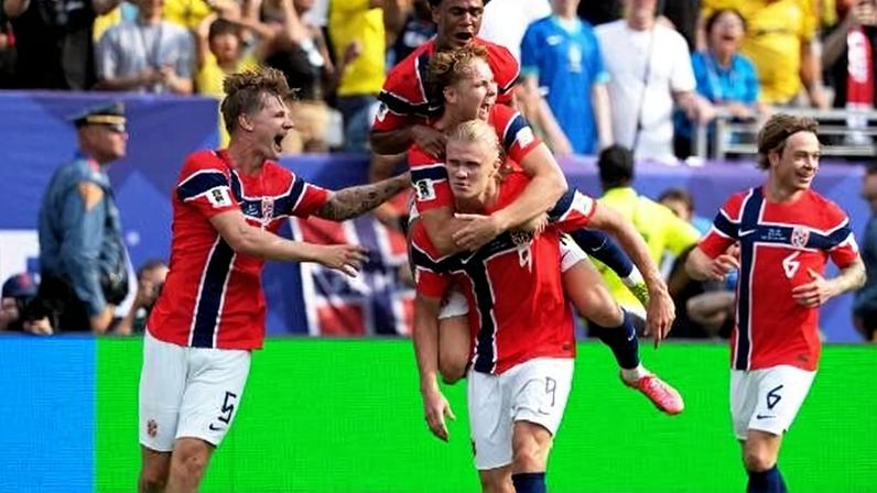 Haaland comemora gol da Noruega contra o Brasil