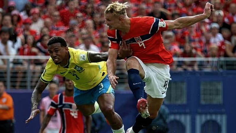 Haaland marca de cabeça para a Noruega contra o Brasil