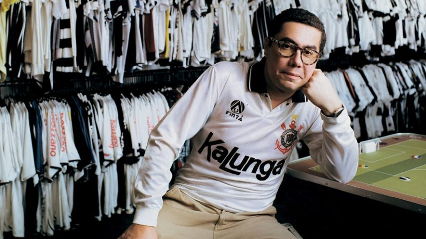 Cássio (foto) veste sua primeira camisa da coleção, a do Corinthians de 1990