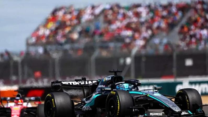 George Russell conquista pódio em Silverstone