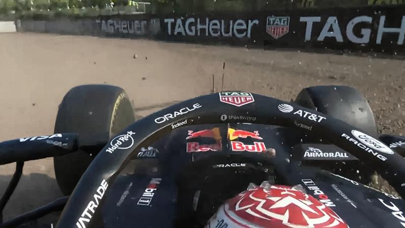 Verstappen abandonou a prova nas últimas voltas
