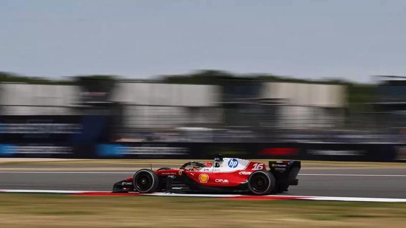 Charles Leclerc enfrenta problemas em Silverstone