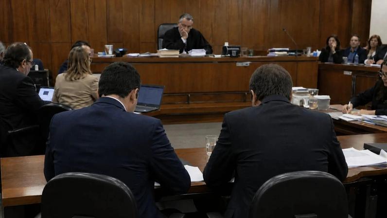 Advogados relatam dificuldades para defender homens de falsas acusações. (Foto: Imagem de IA/Gazeta do Povo)
