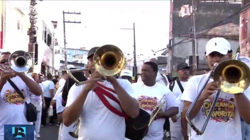 Multidão festeja Independência do Brasil pelas ruas de Salvador (BA)