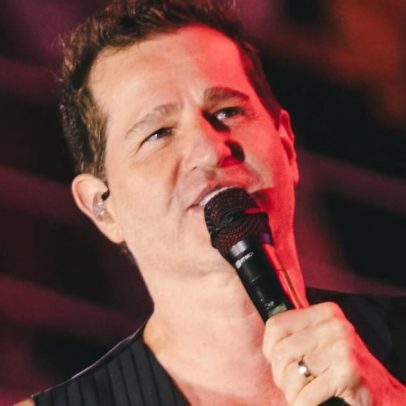 Ex-vocalista do Dominó revela perda total após deixar o grupo