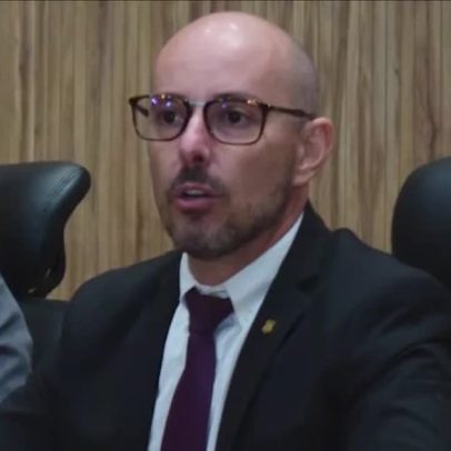 Corpo de delegado da PF assassinado durante operação é velado no RS