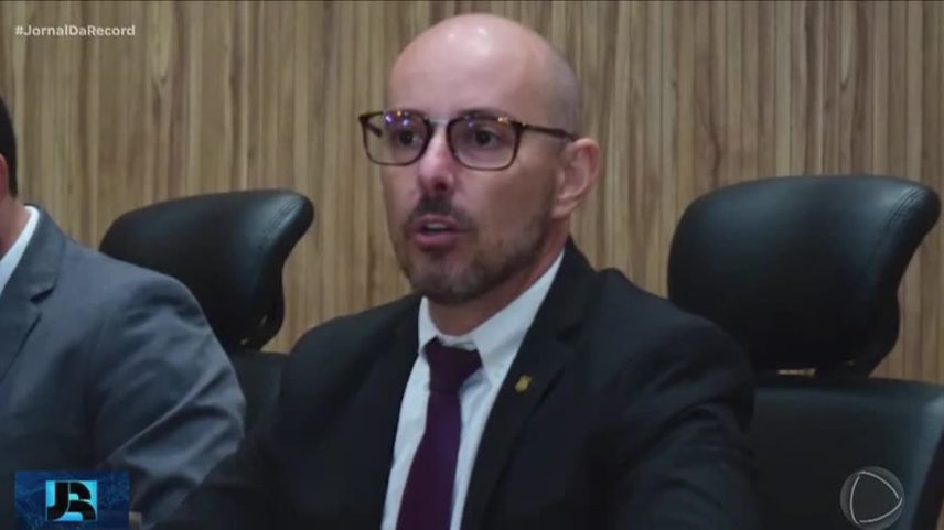 Corpo de delegado da PF assassinado durante operação é velado no RS