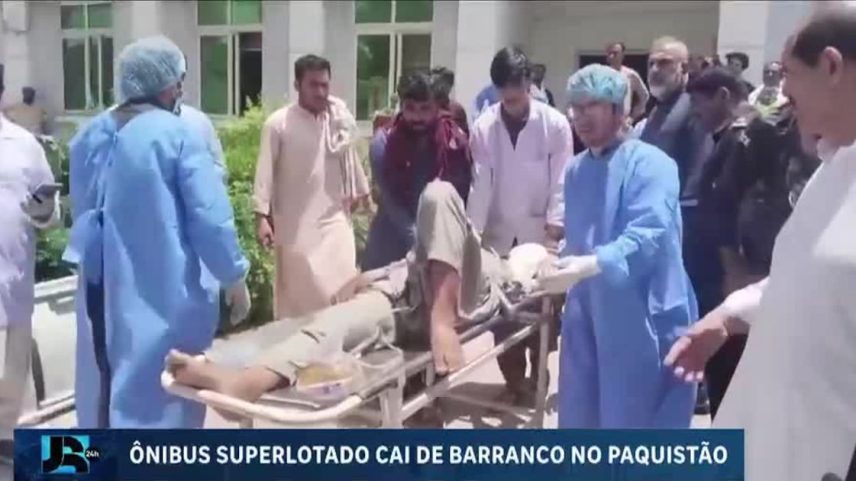 Acidente de ônibus no Paquistão deixa mais de 40 mortos