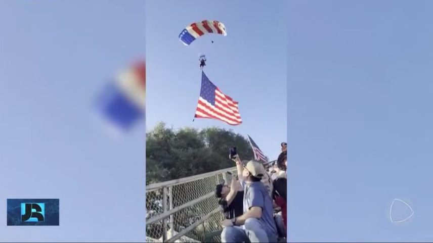 Paraquedista fica preso em árvore durante homenagem à independência dos EUA