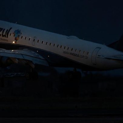 Azul indeniza passageira impedida de embarcar por overbooking