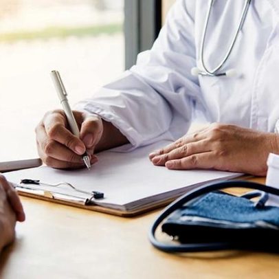Médica tem vínculo reconhecido com clínica; sócia apenas no contrato