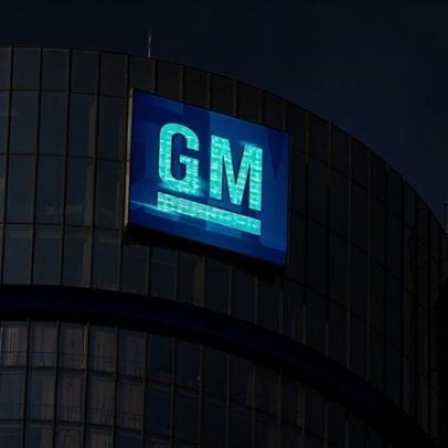 TST reconhece dano moral por chuveiros sem divisórias e GM indenizará empregado