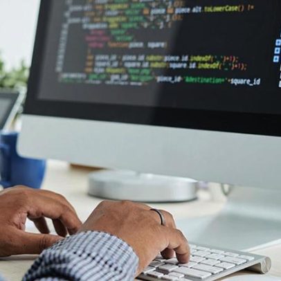 Juíza nega vínculo empregatício a desenvolvedor que atuava como PJ