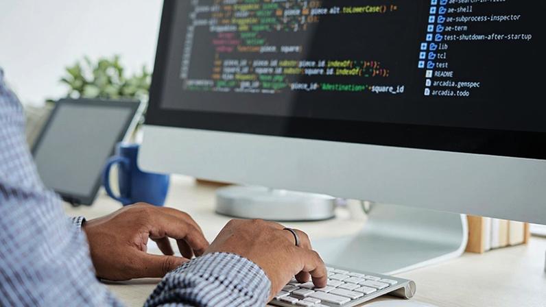 Desenvolvedor de software contratado por meio de PJ não obtém vínculo trabalhista por atuação autônoma.