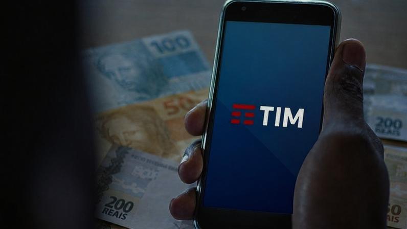 TJ/PR condenou advogada a pagar R$ 100 mil à TIM por ações repetitivas, genéricas e sem fundamento suficiente.