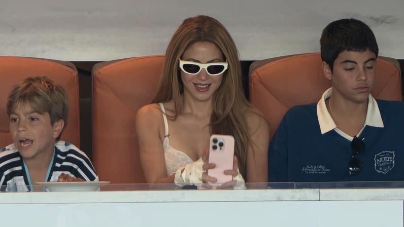 Shakira assiste à Argentina x Cabo Verde ao lado dos filhos — Foto: Reprodução