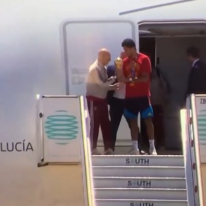 Espanha chega a Madri com a taça e prepara festa pelas ruas da capital