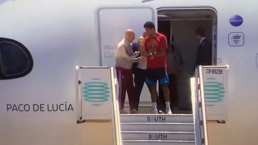 Espanha chega a Madri com a taça e prepara festa pelas ruas da capital