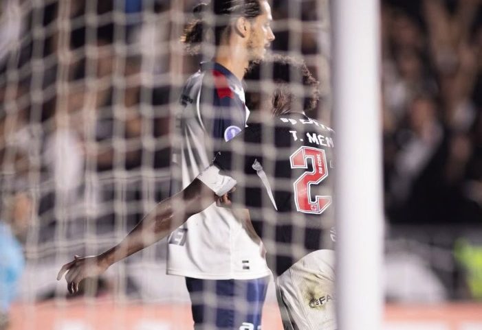 Vasco avança na Sul-Americana com gol de Thiago Mendes no fim
