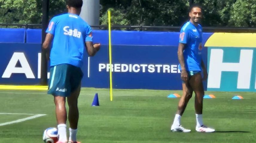 Apesar da boa notícia, Raphinha ainda não deve voltar ao time titular no jogo deste domingo