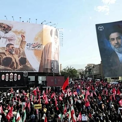 Multidão toma Teerã no funeral do aiatolá Ali Khamenei