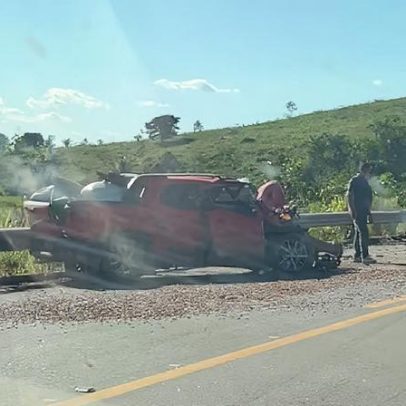 Jovens morrem após pneu furar e carro colidir com caminhonete na BR-422, PA
