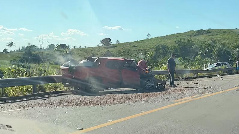 Três mulheres morrem em acidente entre carro e caminhonete na BR-422. — Foto: Reprodução/Redes sociais