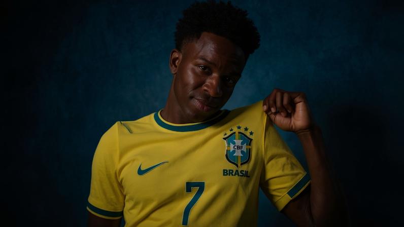 Os cabelos mais marcantes dos jogadores da Seleção Brasileira na história das Copas do Mundo — Foto: Reprodução/Instagram @vinijr