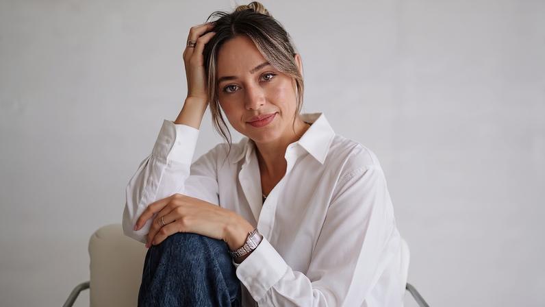Jaqueline produz conteúdos nas redes sociais especialmente para outras pessoas com bipolaridade — Foto: Arquivo pessoal