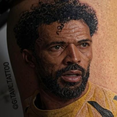 Torcedor homenageia goleiro Vozinha com tatuagem no braço