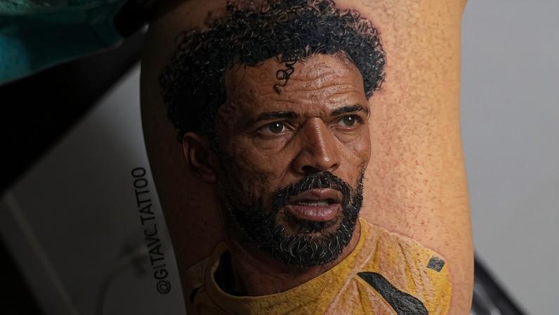 Torcedor carioca tatua goleiro Vozinha do braço — Foto: Reprodução/Redes Sociais