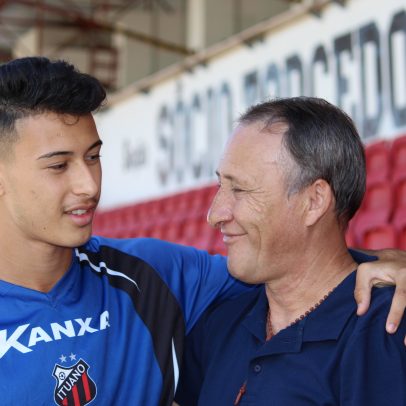 Martinelli deixa o Corinthians por sonho familiar, alvo de 25 clubes