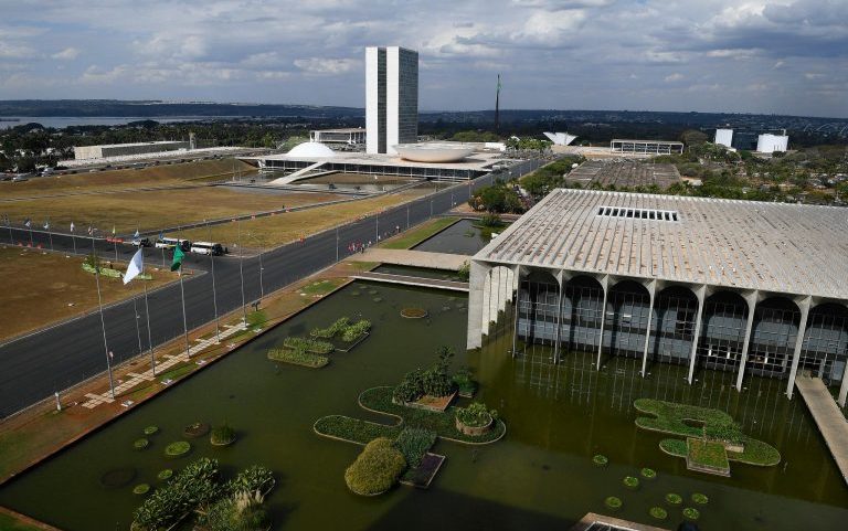 Dívida pública brasileira pode chegar a 100% do PIB até 2035