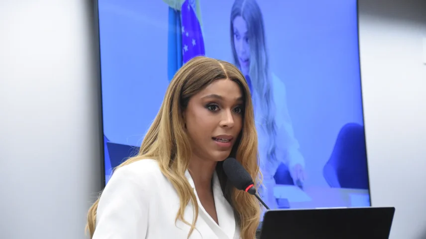 Apresentador se manifestou contra ascensão da deputada à presidência da Comissão da Mulher na Câmara. (Foto: Tony Winston/Câmara dos Deputados)
