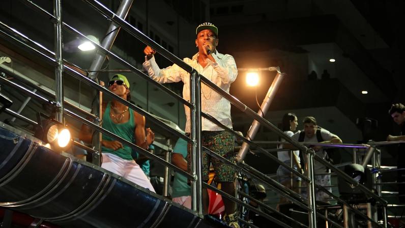 Psirico leva o 'Lepo Lepo' para o carnaval de Salvador — Foto: Wallace Barbosa e JC Pereira/AgNews