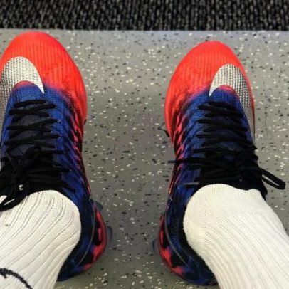 Mbappé e Vinícius Júnior exibem chuteiras exclusivas nas redes