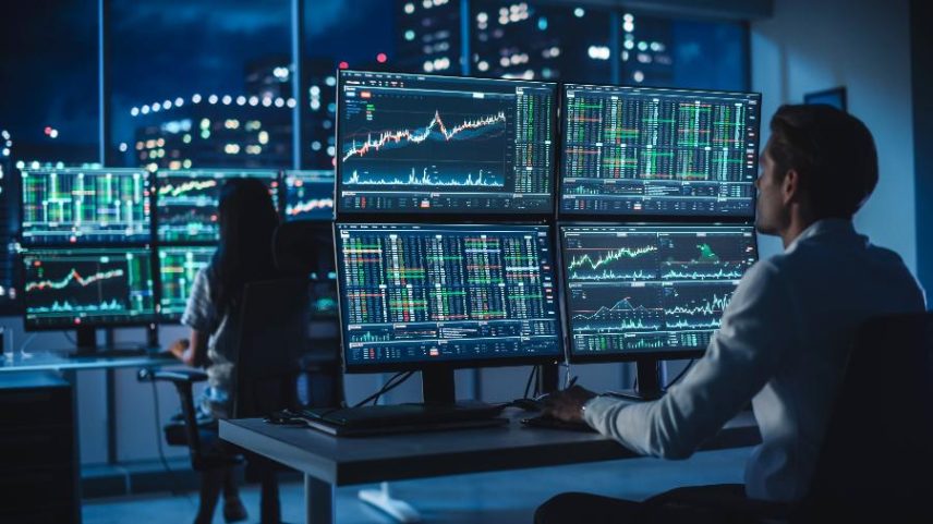 Ibovespa dispara e dólar despenca com resultado eleitoral