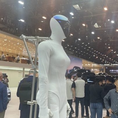 Empresa chinesa planeja vender robôs humanoides nos EUA