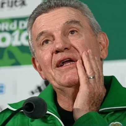 Técnico mexicano comenta 'soco no estômago' sobre possível troca de horário