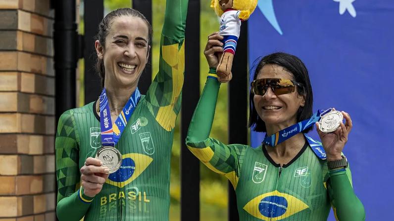 02.07.26 - JERUSA GEBER E A PILOTA MARCELLA TOLDI - Jogos Para-Sulamericanos Valledupar 2026. Provas de Ciclismo em Codazzi, Colômbia. Foto: Alessandra Cabral/CPB