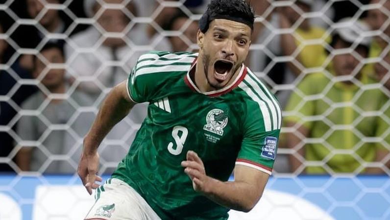 Jiménez comemora gol do México na Copa do Mundo