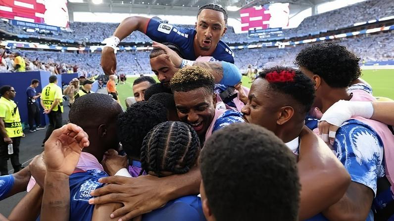 Jogadores de Cabo Verde comemoram gol sobre a Argentina em duelo da Copa do Mundo