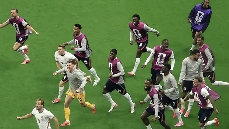 a Jordan Henderson sofreu uma lesão no punho durante a comemoração da classificação da Inglaterra
