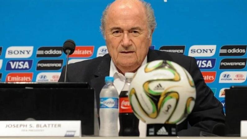 Blatter critica Infantino por reverter suspensão de jogador dos EUA