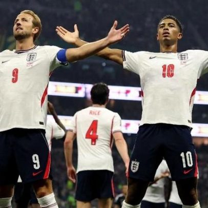 Armada inglesa consegue sobreviver à batalha do Azteca