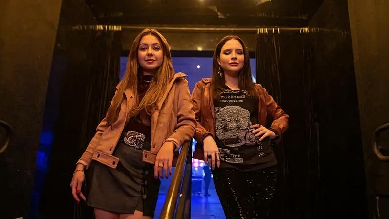 Klara Castanho e Sophia Valverde como as irmãs Maiara e Maraisa (Prime Video/Divulgação)