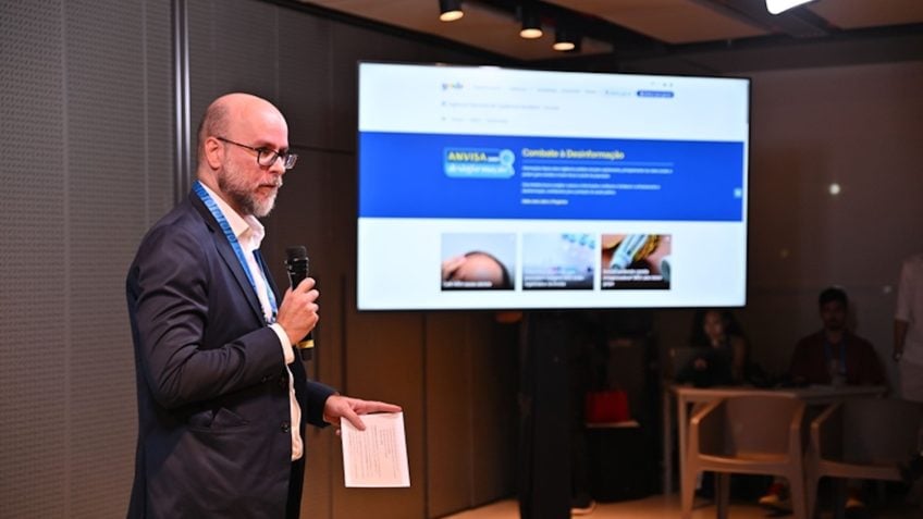 O diretor-presidente da Anvisa, Leandro Safatle, durante o 1º engaj@nvisa; chefe da agência defendeu o uso de evidências científicas na comunicação pública