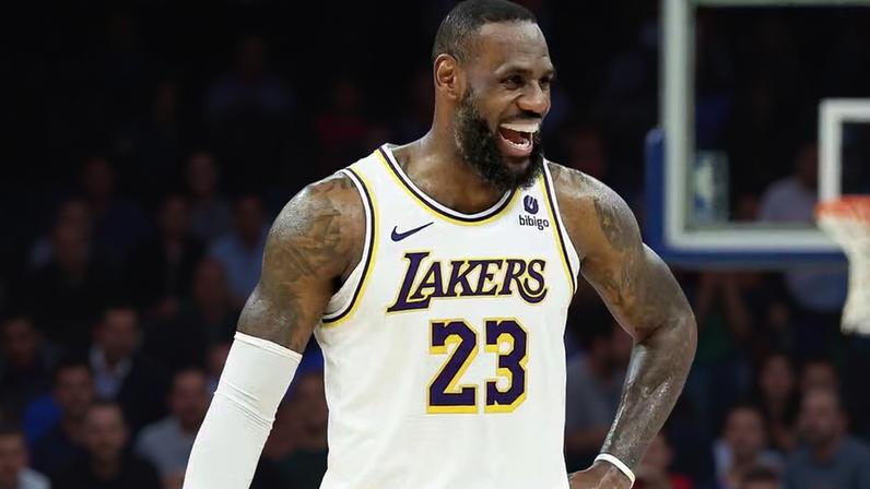 LeBron James ainda em ação pelos Los Angeles Lakers