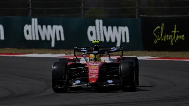 Lewis Hamilton lidera treino livre único em Silverstone